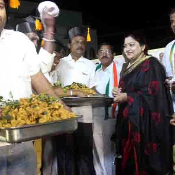 தமிழச்சிக்கு ஸ்கூட்டர், தமிழனுக்கு குவார்ட்டர்..! குஷ்பு காட்டம்!