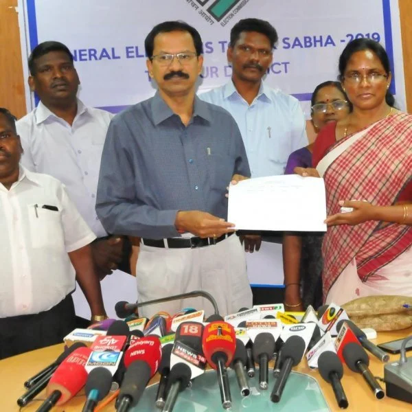 `முதல் இடத்துக்குக் காரணமே அரசுப் பள்ளிகள்தான்!' - தேர்ச்சி விகிதத்தால் நெகிழ்ந்த திருப்பூர் கலெக்டர்