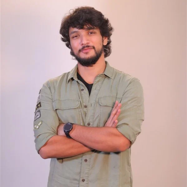 ``ரெண்டு தம்பிகளையும் படத்தைப் பார்க்க வைக்கிறதுக்குள்ள..." - கெளதம் கார்த்திக்