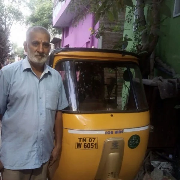 ''தெரிஞ்ச ஆட்டோ மேனா இருந்தாலும்...!'' ஸ்கூல் பிள்ளைகளுக்கான பாதுகாப்பு டிப்ஸ் சொல்லும் ஆட்டோ டிரைவர்