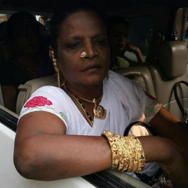 ``நான் தோத்துப் போன ஒரு வாழ்க்கையை வாழந்துட்டு இருக்கேன்'' - கலங்கும் திருநங்கை நீலாம்மா