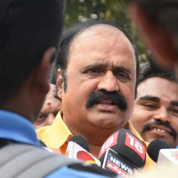 ``ஹோட்டலில் கூடப் பன்னீரை ஆர்டர் செய்வதில்லை" - அ.ம.மு.க புகழேந்தி நக்கல்!
