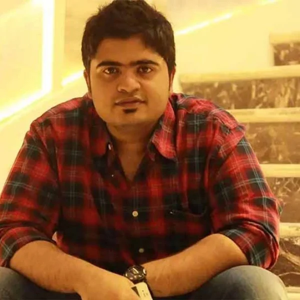 ‘இந்தப் பதிவுக்கும் எனக்கும் சம்பந்தமில்லை ஃபேக் ஐடி’- வைரல் ட்வீட்க்கு குறளரசன் விளக்கம்