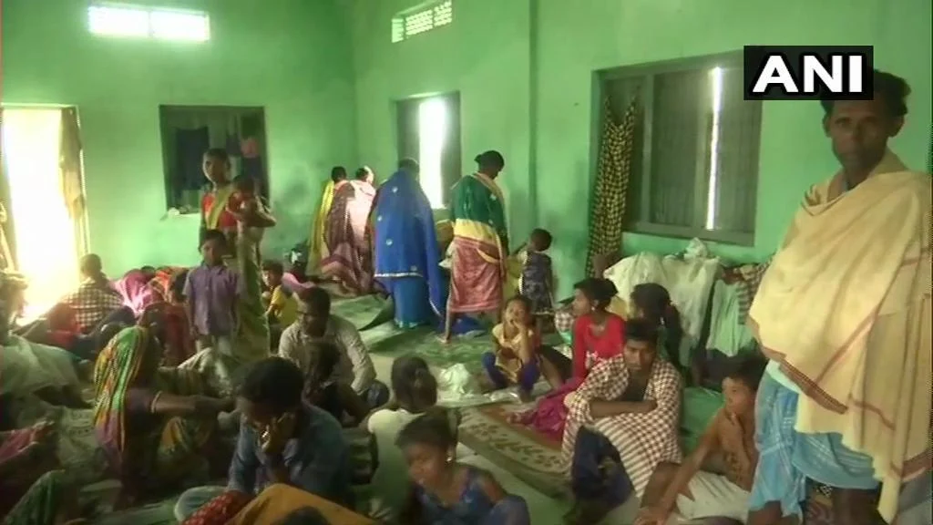 துவம்சம் செய்த ஃபானி புயல்; தத்தளிக்கும் மக்கள்!- ஒரு வழியாய் கரையைக் கடந்தது