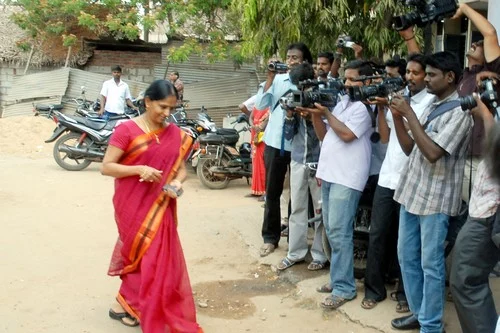 அடுத்து நீதிமன்றத்தில் உண்ணாவிரதம்: பரஞ்சோதி மீது வழக்கு தொடர்ந்த ராணி ஆவேசம்