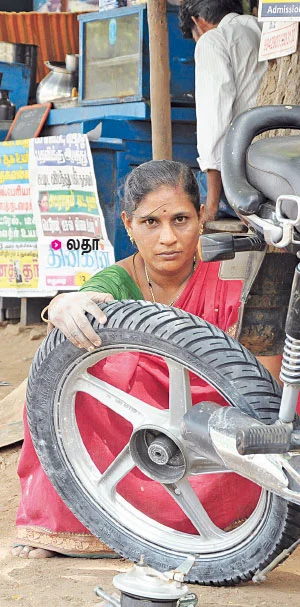 ‘பஞ்சர்’ கடை லதா!