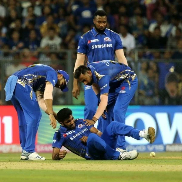 முதல்போட்டியிலேயே பும்ராவுக்கு காயம் - முக்கிய வீரர்களுக்குக் கட்டுப்பாடு கொண்டுவருமா பிசிசிஐ? #IPL