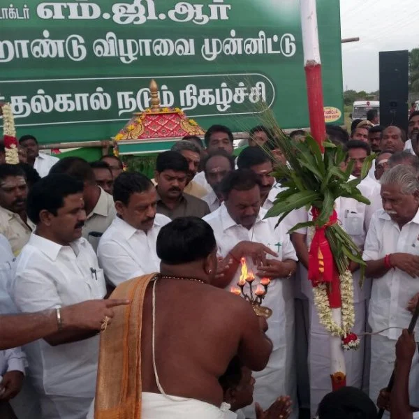 பந்தக்கால் நட்ட அமைச்சர்கள்! திருவாரூரில் கலகலக்கும் எம்.ஜி.ஆர் நூற்றாண்டு விழா