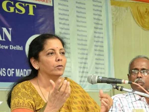 `4 லட்சம் இலங்கைத் தமிழர்கள்; 2,838 பாகிஸ்தானியர்கள்!' - சி.ஏ.ஏ குறித்து நிர்மலா சீதாராமன் விளக்கம்