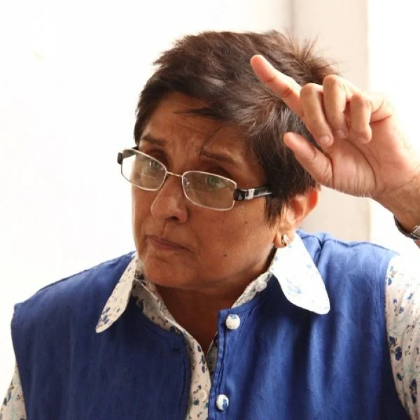 'அரசு ஊழியர்கள் 24 மணி நேரம் பணியில் இருக்க வேண்டும்!' - கனமழை எச்சரிக்கையால் கிரண் பேடி உத்தரவு