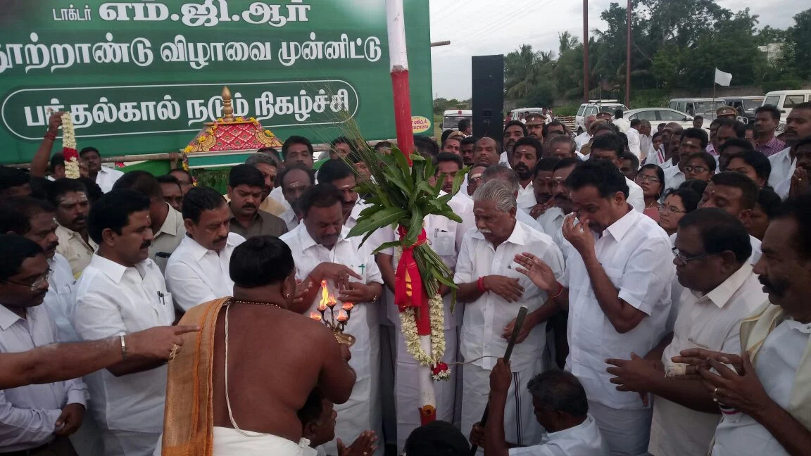 பந்தக்கால் நட்ட அமைச்சர்கள்! திருவாரூரில் கலகலக்கும் எம்.ஜி.ஆர் நூற்றாண்டு விழா