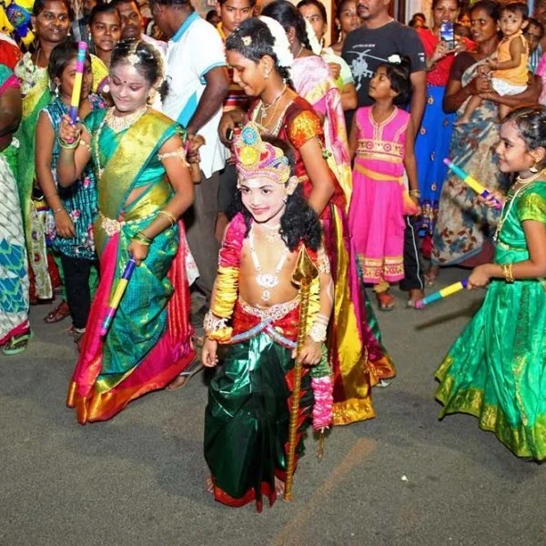 நேராக நின்ற அன்னை மீனாட்சி திரிபங்கிக் கோலத்திற்கு மாறியது எப்படித் தெரியுமா?- தக்கார் கருமுத்து தி.கண்ணன்!
