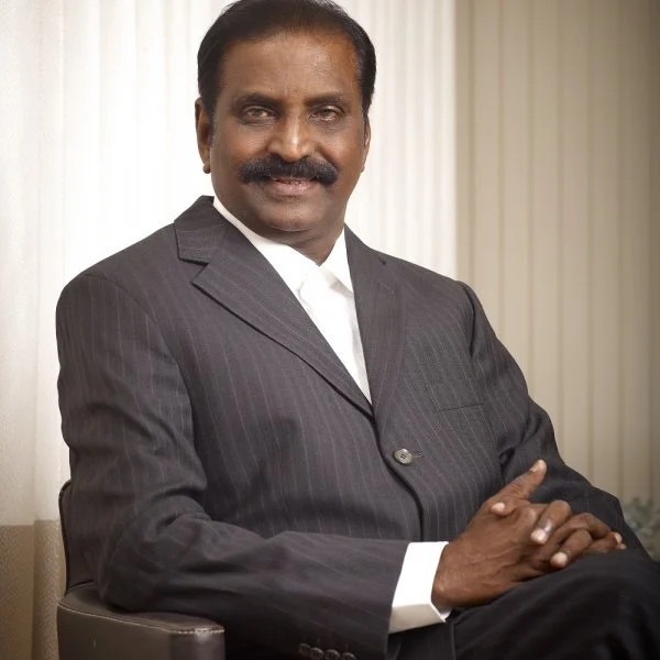 ''ராஜராஜன் என்கிற மாமன்னனைக் கொண்டாடுகிறோம்; போற்றுகிறோம்!'' - கவிஞர் வைரமுத்து