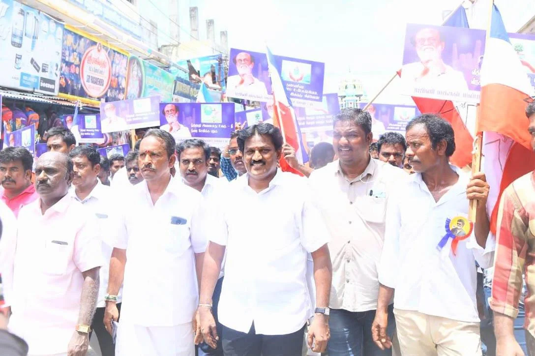 `இலவச குடிநீர்; பிரமாண்ட பேரணி!’ - அரசியல் கட்சிகளை அதிரவைத்த ரஜினி மக்கள் மன்றம்