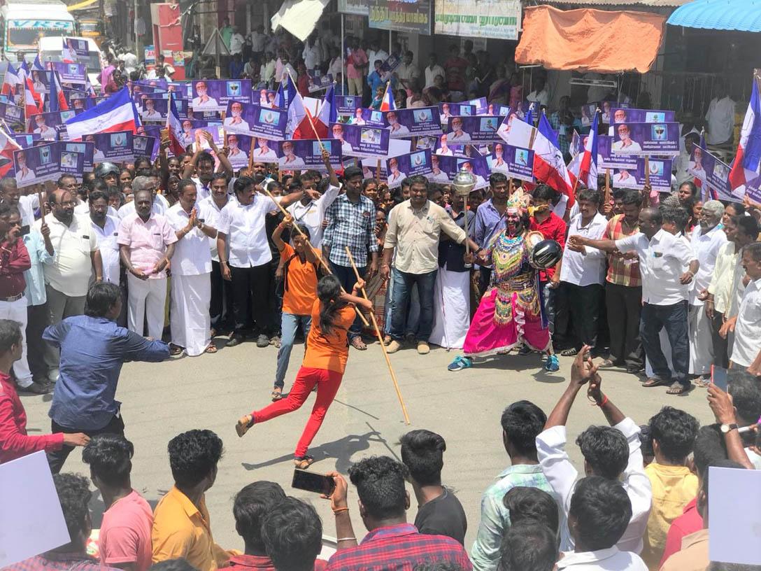 `இலவச குடிநீர்; பிரமாண்ட பேரணி!’ - அரசியல் கட்சிகளை அதிரவைத்த ரஜினி மக்கள் மன்றம்