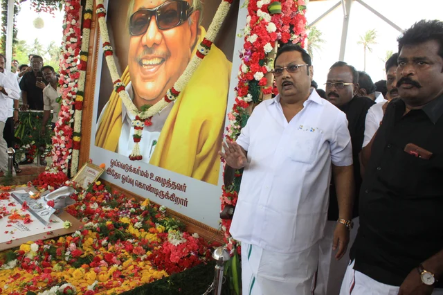 அஞ்சலி செலுத்திய மு.க அழகிரி
