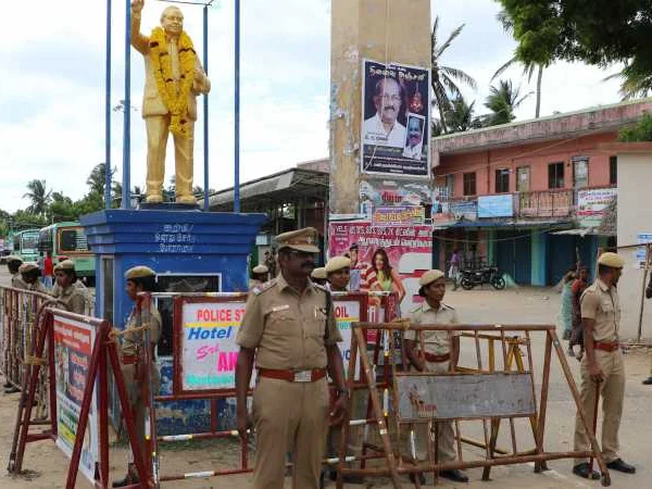அம்பேத்கர் சிலை உடைக்கப்பட்டதற்கு எதிராகப் போராட்டம் -`அறம்’ இயக்குநர் கைது!
