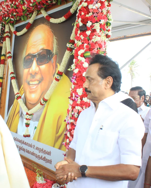 அஞ்சலி செலுத்திய திமுக தலைவர் ஸ்டாலின்