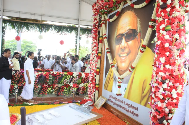 அஞ்சலி செலுத்திய திமுக தலைவர் ஸ்டாலின்