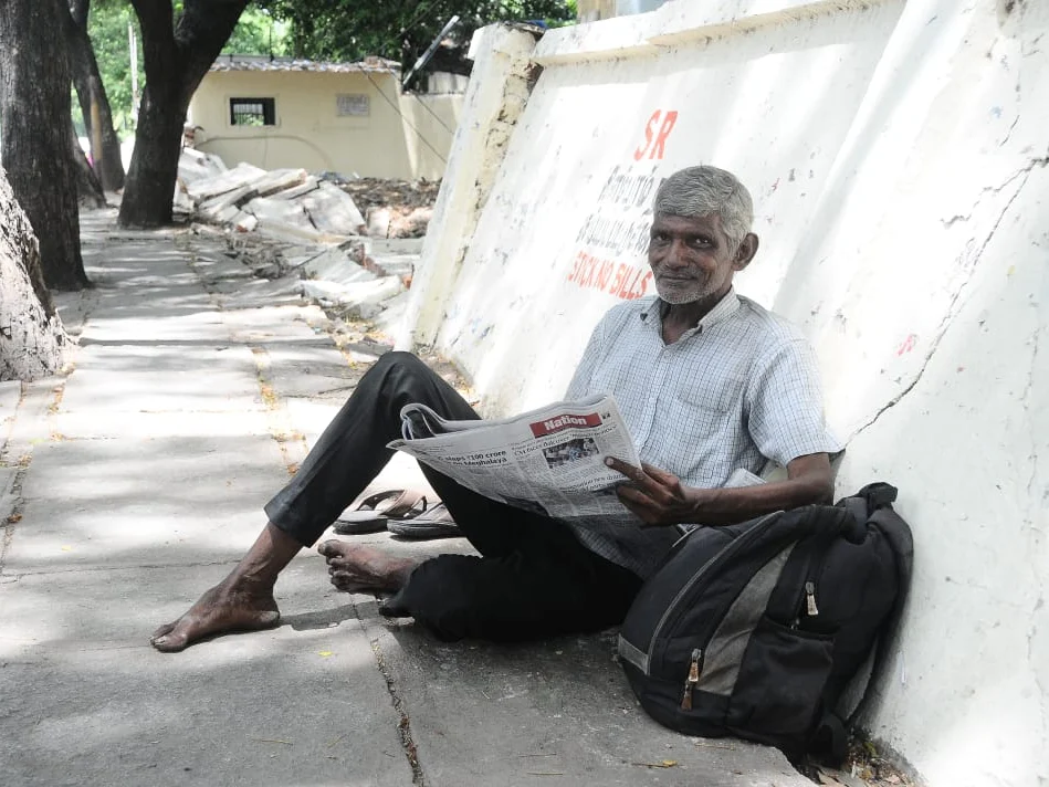 "ஒரே படத்துல அவர் சம்பாத்தியமும் காலி, நானும் பிளாட்பாரத்துக்கு வந்துட்டேன்!" - உதவி இயக்குநர் கணேஷ்