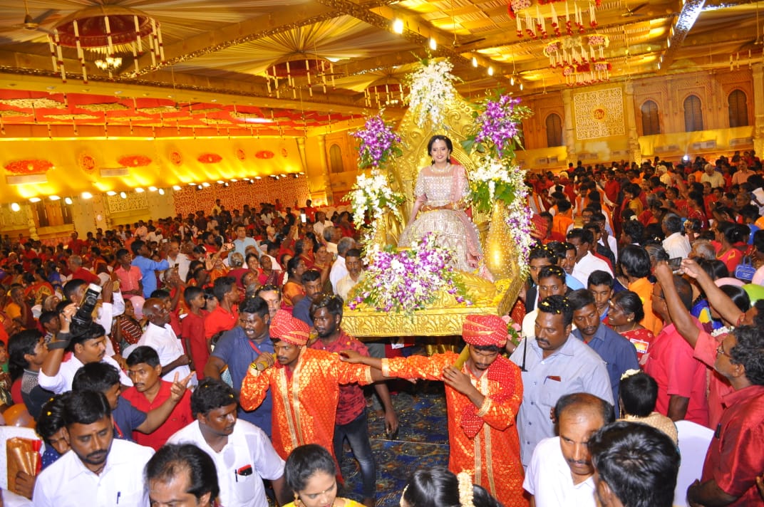 மேல்மருவத்தூர் பங்காரு அடிகளார் பேத்தி திருமணம் Vikatan%2F2019-09%2F8a70bf73-f1d5-4f0e-898d-5eec70337317%2FIMG_20190911_WA0042