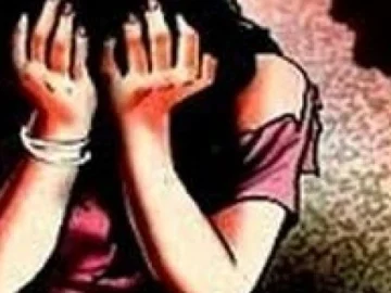 ஆசை வார்த்தை... வீடியோ... மிரட்டல்..!- சேலத்தை பதறவைத்த பட்டதாரி, ஆட்டோக்காரர்