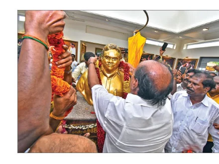 ‘‘கடனை அடைக்க வழியில்லை... 2 கோடி ரூபாயில் மணி மண்டபம்!’’