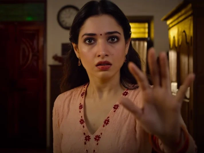 `செத்துக்கிட்டிருக்க தமிழ்சினிமா உன்னாலதான் பொழைக்கப் போகுது!'- தமன்னாவின் 'பெட்ரோமாக்ஸ்' டிரெய்லர்