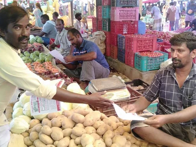 பக்கத்து ஊர் சந்தைகளில் வியாபாரிகளுக்கு அழைப்பு