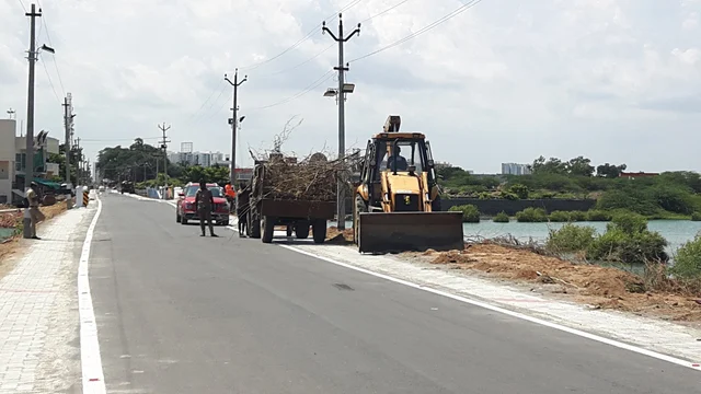 தாஜ் பிஷர்மேன் கோவ் செல்லும் பாதையில் அகற்றப்படும் வேலிகள்