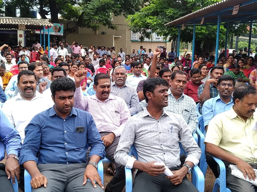 `முதல்வர் நேரில்வந்து பார்க்கட்டும்.. பின்வாங்க போவதில்லை'- தொடரும் மருத்துவர்கள் போரட்டம்!