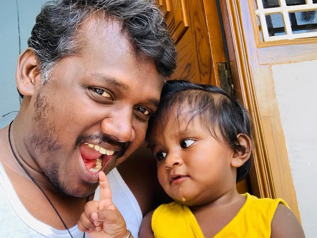 ``என் மகளும் எதிர்காலத்தில் பெண்மைக்கேயான வலிகளைத் தாங்கணுமானு நினைக்கும்போது..!"
- மாரி செல்வராஜ்