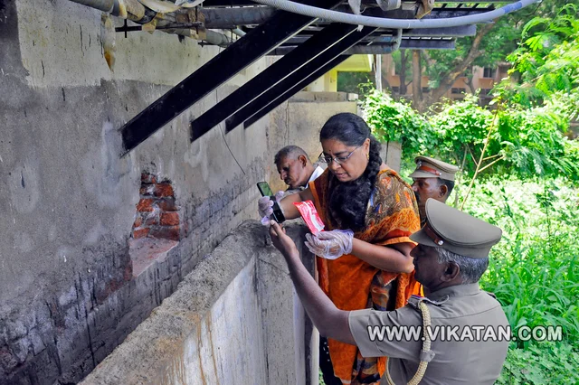 கொள்ளை நடந்த இடத்தில் தடயவியல் நிபுணர் ஆய்வு செய்த போது கிடைத்த மிளகாய் தூள் கவர்