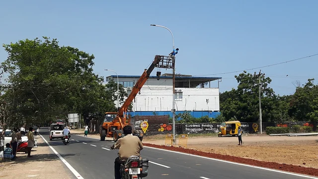 மின் கம்பங்கள் பராமரிப்பு