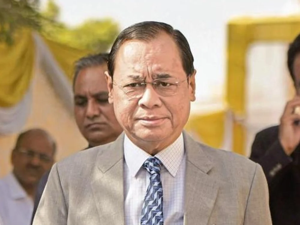 ரஞ்சன் கோகோய்மீது பாலியல் குற்றம்சாட்டிய ஊழியருக்கு மீண்டும் பணி!