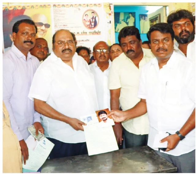 தி.மு.க-வில் விருப்பமனு வாங்கியபோது...