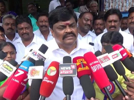 `காலம் தாழ்த்தி வழங்கினாலும் பொருத்தமான விருது!' - ரஜினியை வாழ்த்திய ராஜேந்திர பாலாஜி