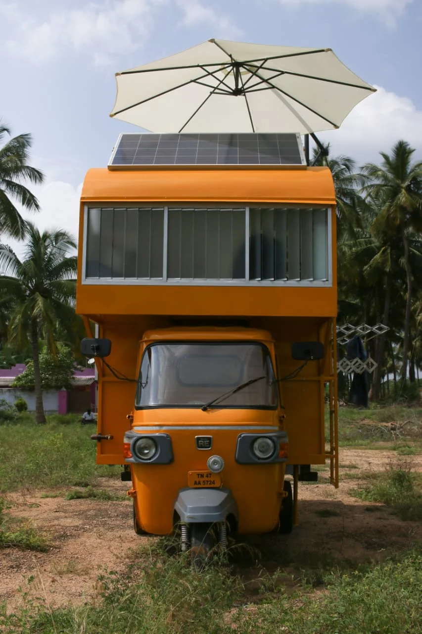 முன்புறம்