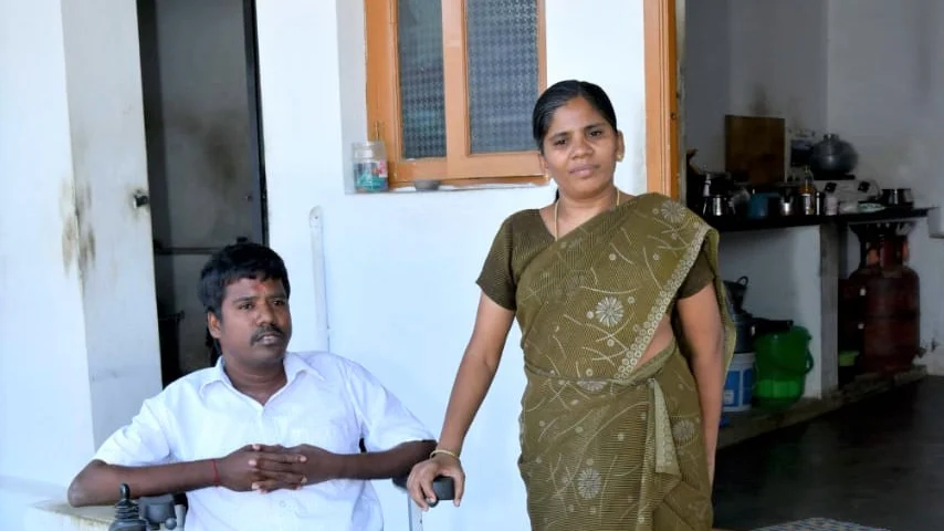 தசைச் சிதைவு நோயால் பாதிக்கப்பட்ட வனிதா மற்றும் ராஜா