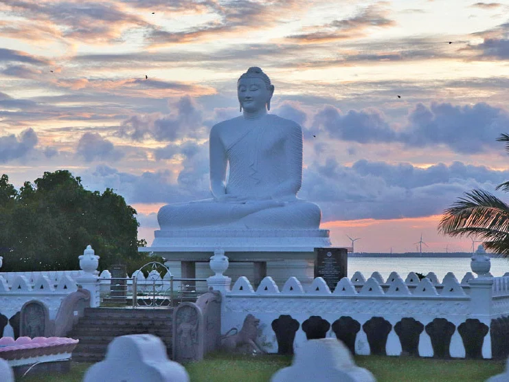 கொழும்பு - திருகோணமலை; இராவண தேசத்தில் ஒரு ஹெவி டியூட்டி பயணம்!