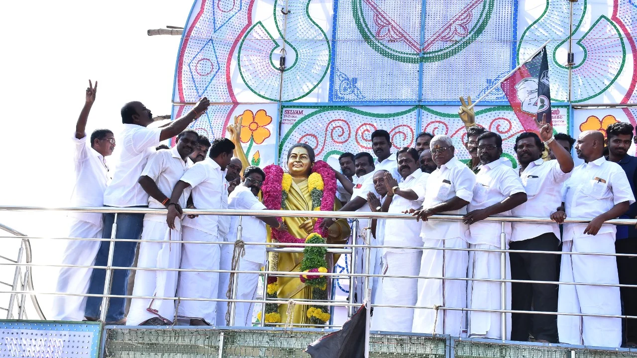 ஜெயலலிதா சிலை