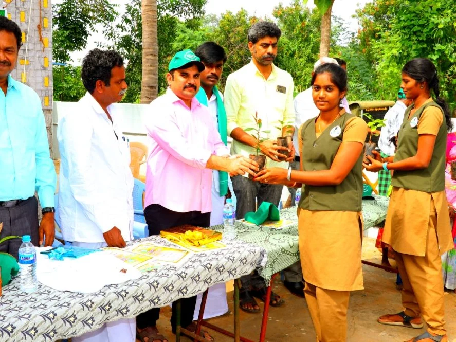 மரக்கன்றுகள் வழங்கும் நிகழ்வு