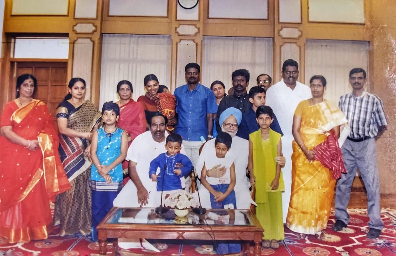 மன்மோகன் சிங்குடன் எல்.ஜி