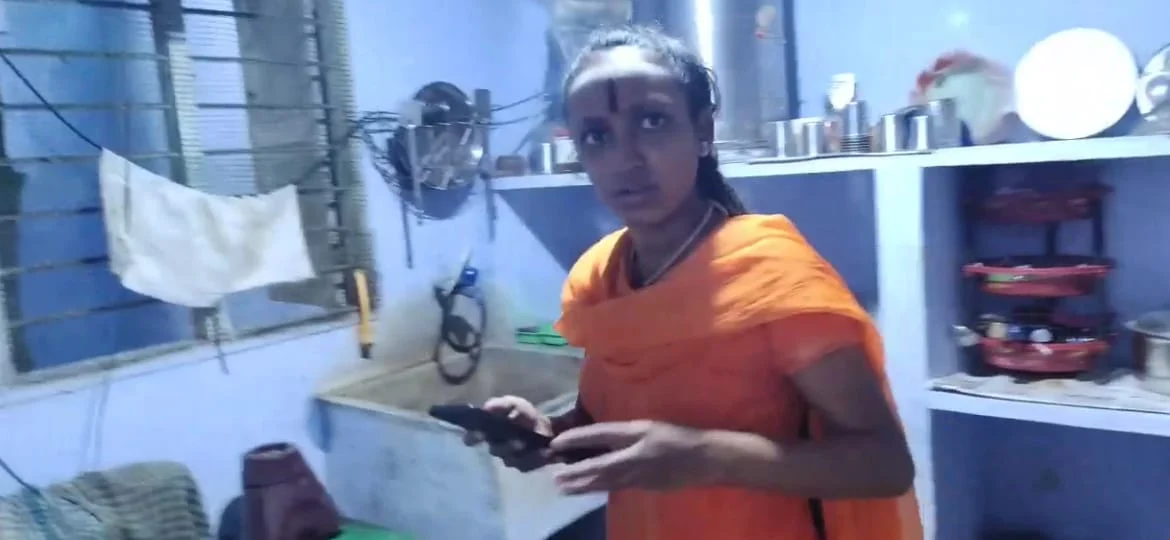 நித்யானந்தாவின் பெண் சீடர்