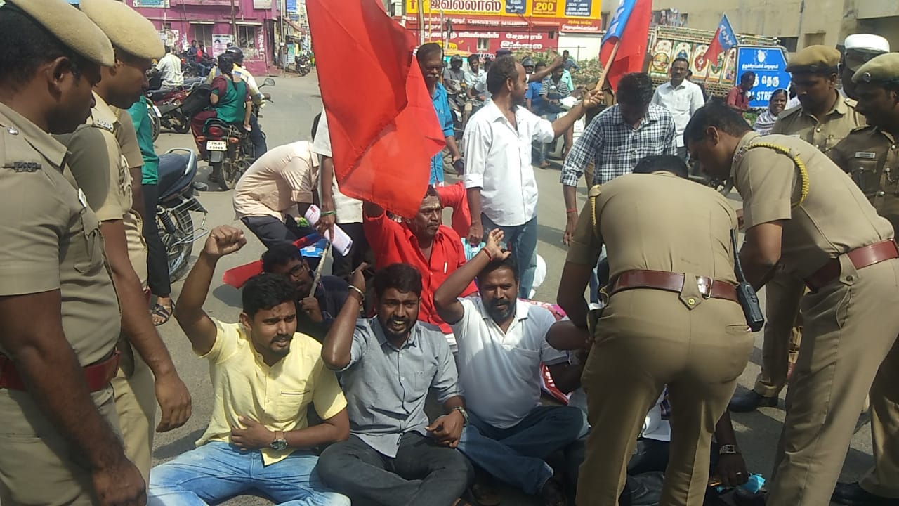 குடியுரிமை திருத்தச் சட்டத்திற்கு எதிராக கைதான ஆர்ப்பாட்டக்காரர்கள்