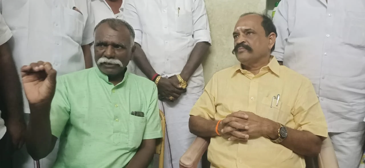 சோ.தர்மனுடன் அமைச்சர் கடம்பூர் ராஜு