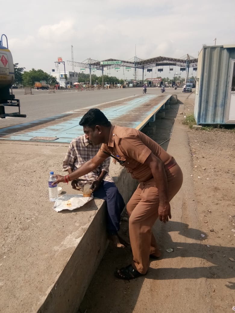 மனநலம் பாதித்தவரை சாப்பிட வைக்கும் அருண்
