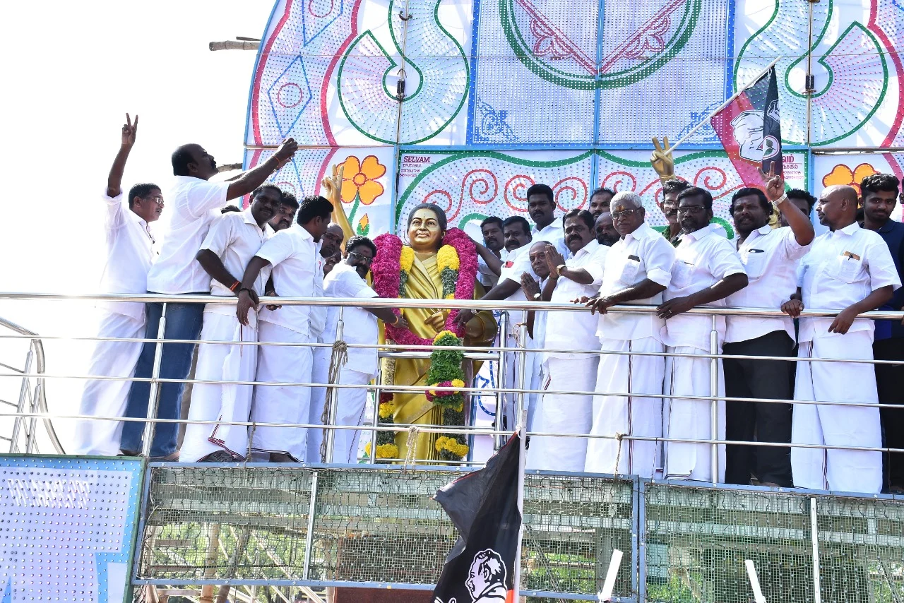 ஜெயலலிதா சிலை