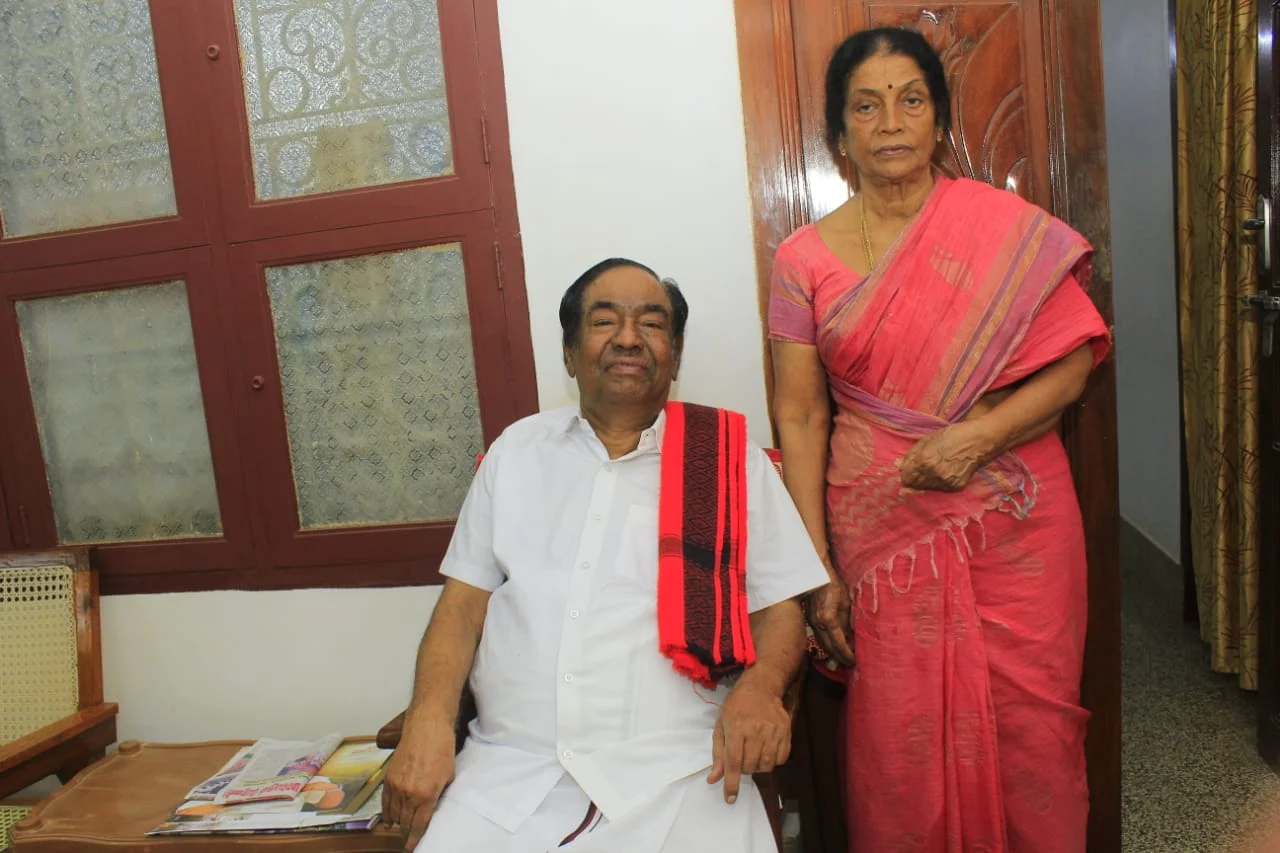 மனைவியுடன் எல்.ஜி