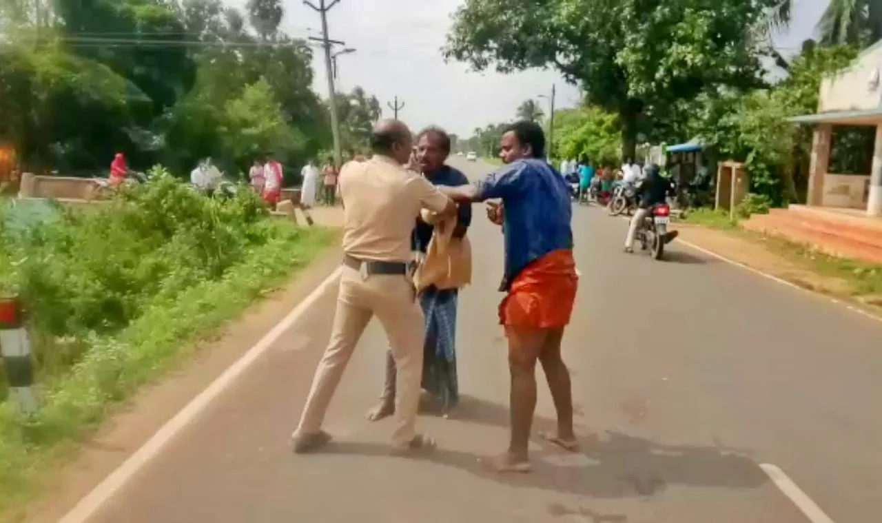 போலீஸ் மீது தாக்குதல்